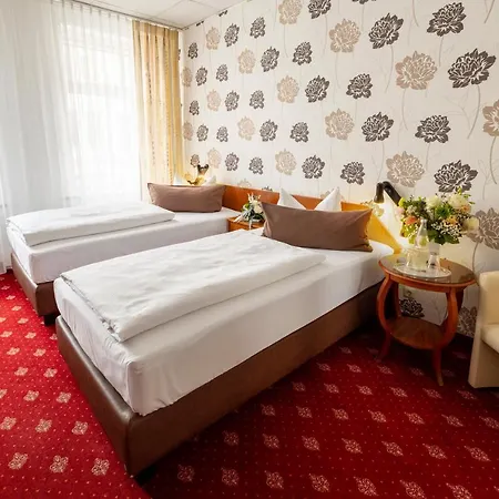 Отель Berlin 3*